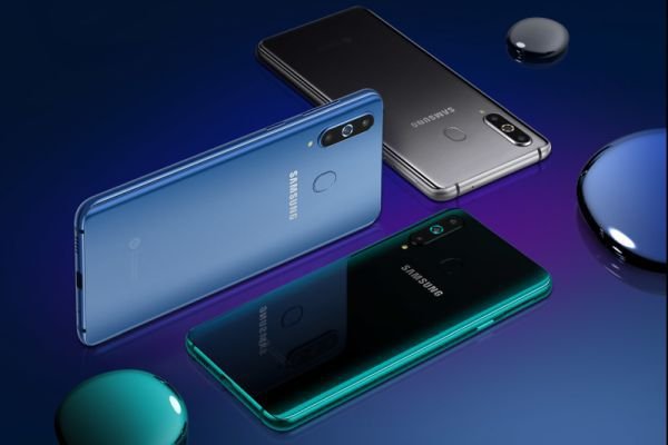 Samsung Galaxy A8s, primo smartphone con display Infinity-O