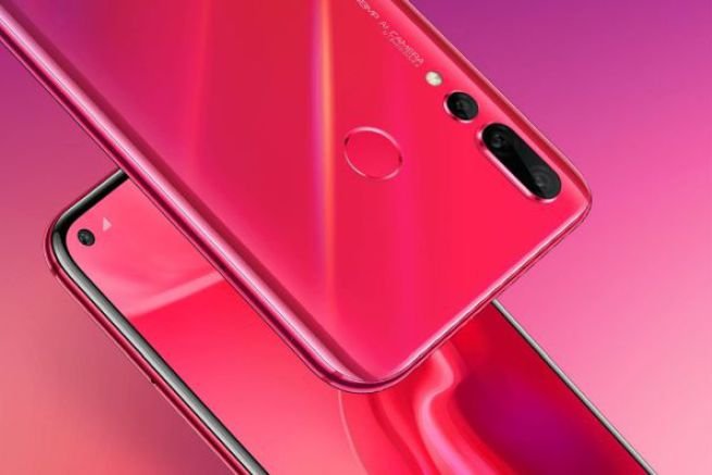 Huawei Nova 4, schermo da 6,4 pollici con hole punch