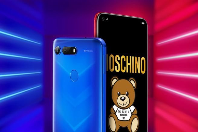 Honor View 20 arriva in Italia a 699 euro