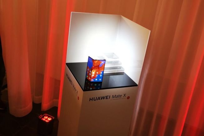 MWC 2019: Huawei Mate X, smartphone 5G pieghevole