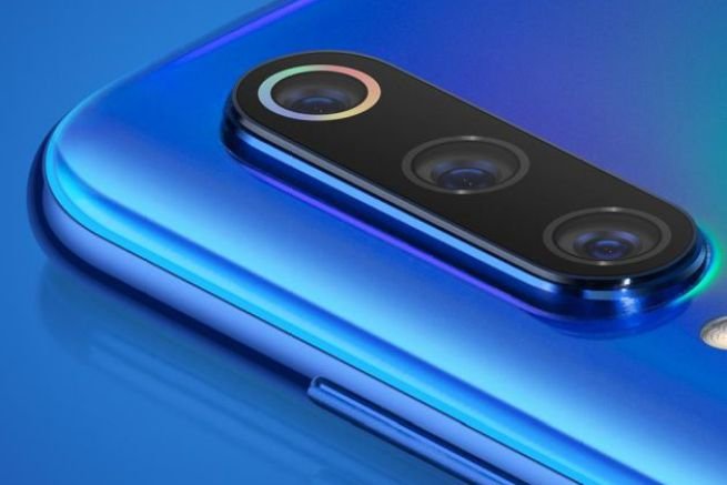 Xiaomi Mi 9, dettagli delle tre fotocamere posteriori